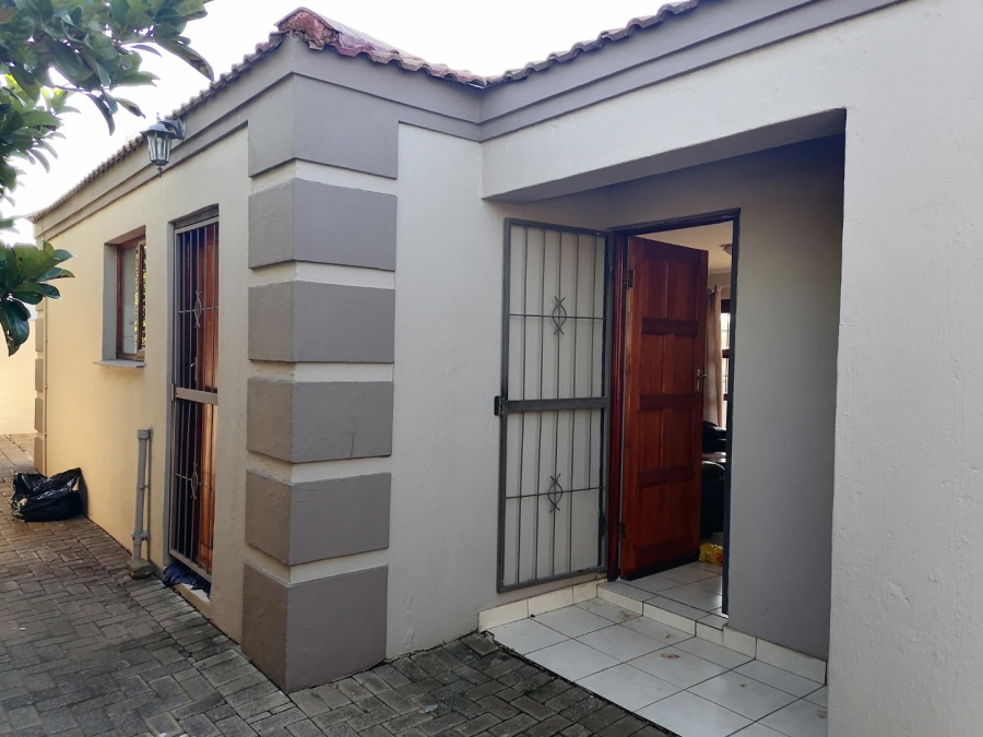 2 Bedroom Property for Sale in Langenhovenpark Free State